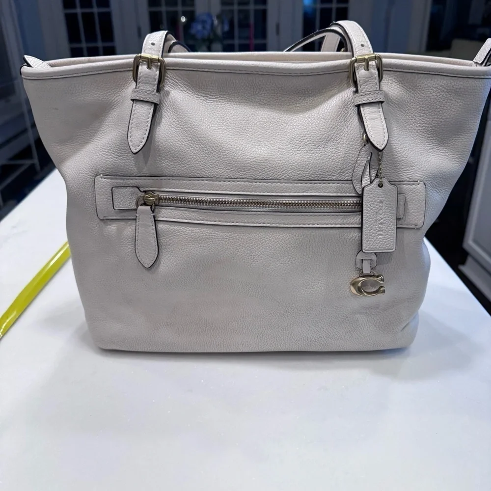 COACH Pebble Leather Taylor Medium Tote C Dangle Charm Chalk EUC